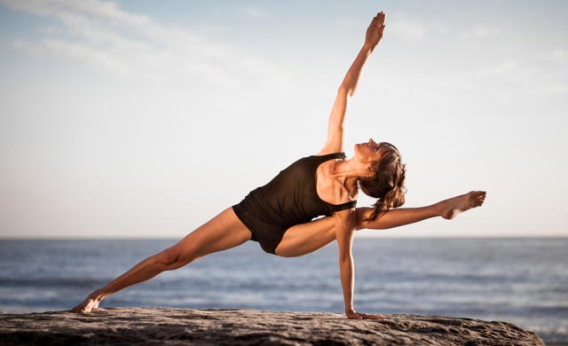 Йога для новичков: 13 асан, помогающих похудеть