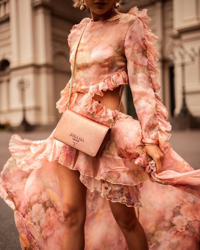 В чем встретить Новый год 2021: радужный спектр для Белого Быка