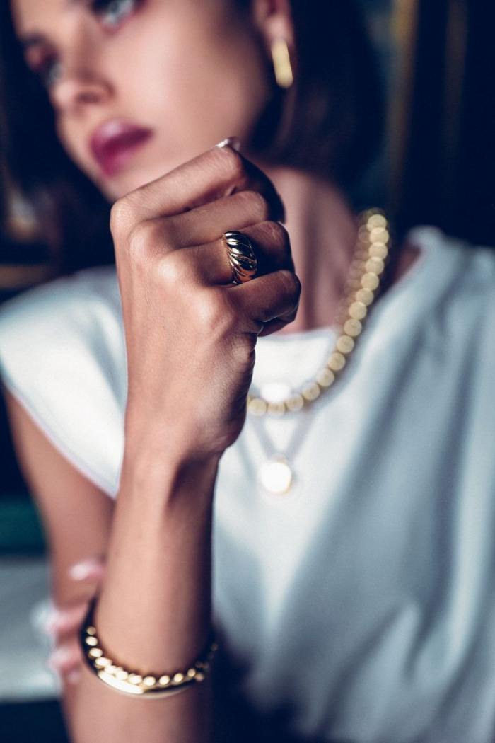 В чем встретить Новый год 2021: радужный спектр для Белого Быка