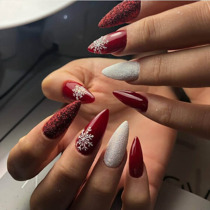 Маникюр на Новый Год 2020-2021 идеи дизайна ноготков к празднику